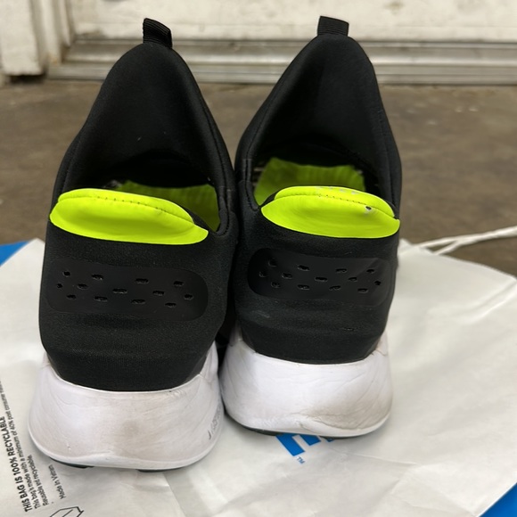 Nike - Picture 4 of 11